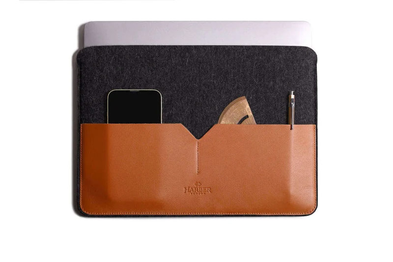 Black Edition – Leather MacBook Sleeve