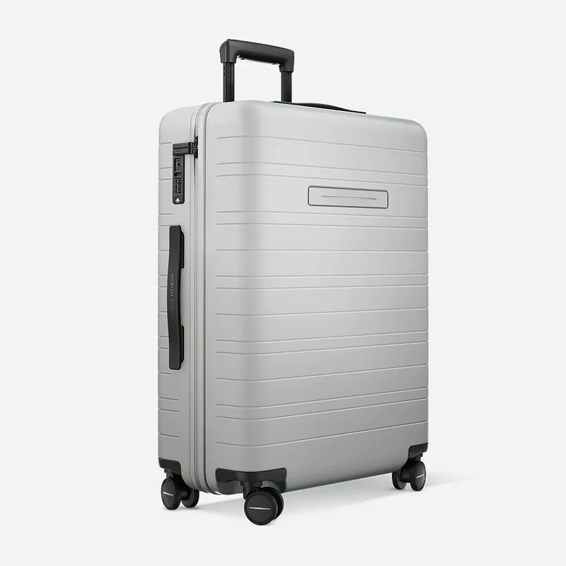 Horizn Studios Model H6 Essential Matt Hard-shell suitcase with 4 wheels
